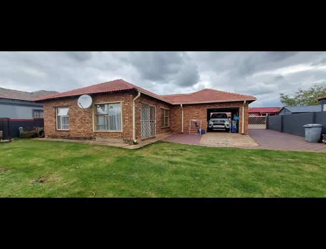 3 BEDROOM HOUSE FOR SALE IN THE ORCHARDS